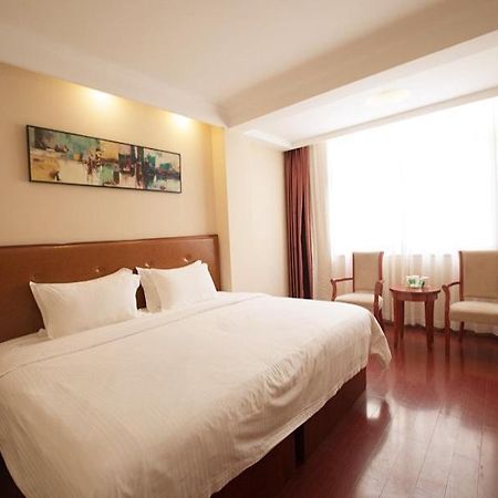 Greentree Inn Hainan Haikou East Train Station East Fengxiang Road Business Hotel Exterior photo