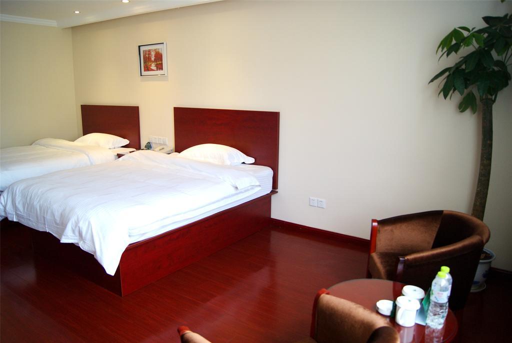 Greentree Inn Hainan Haikou East Train Station East Fengxiang Road Business Hotel Exterior photo