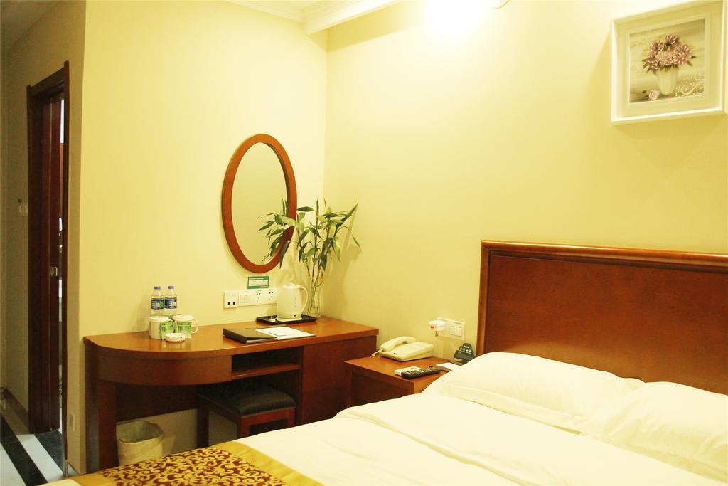 Greentree Inn Hainan Haikou East Train Station East Fengxiang Road Business Hotel Exterior photo